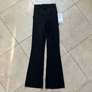 NWT Lululemon Groove Super High Rise Flared Pant *Nulu in Black Size 4